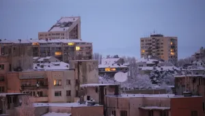 Облачно време и слаб сняг в страната