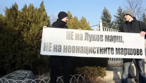 Десетки се събраха на анти-Луковмарш протест