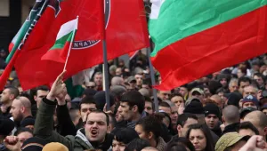 Властта апелира да не се търси виновникът на призивите кабинетът да падне