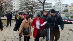 Сбирката в подкрепа на правителството започна да нараства