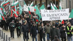 Военни излязоха на патриотичен митинг срещу лошите условия на труд