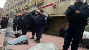 Украински татко и двете му дъщери задържани след протеста