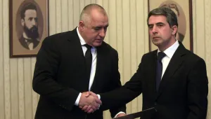 Кой диктатор връща мандата? Свалиха правителството с метеж
