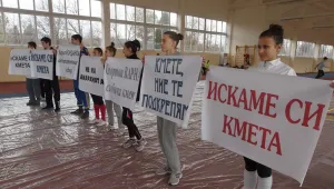 Деца подкрепиха Кирил Йорданов на организиран протест във Варна