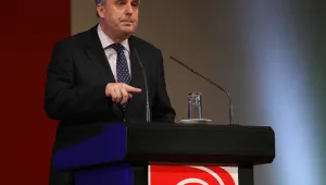 Калфин кичи Европарламента с мартеници