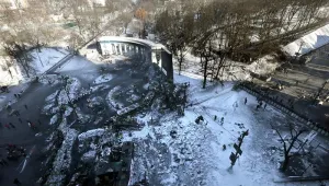 Колата на канадски дипломат изгоря в Киев