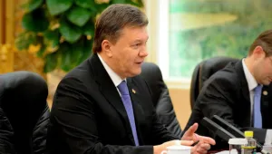 Янукович се върна на работа