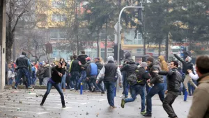 Взрив на насилие по време на протести в Босна