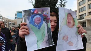 Майки от Стара Загора на протест след смъртта на 3-месечно бебе