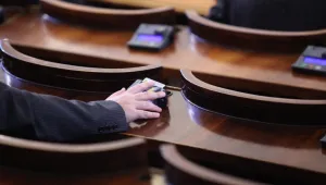 Предизборната агитация остава само на български език