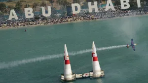 Асовете от Red Bull Air Race се връщат към екшъна в Абу Даби