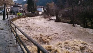 Стихийните води и ветрове взеха най-малко три жертви (ОБЗОР)