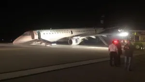 Самолет се приземи по нос на летище в Хюстън