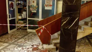 Падна таван в административната сграда на НДК (СНИМКИ)