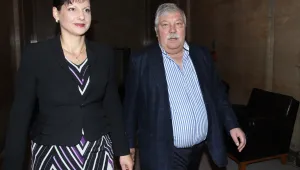 Дариткова седна в креслото на Тонев