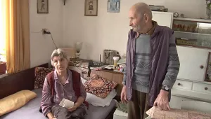 Маскиран нападна възрастно семейство в дома им, взе им последните 8 лв.