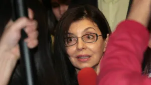 Меглена Кунева хвърля 