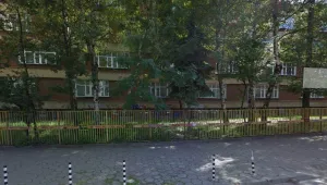Кола се вряза в оградата на столичното 95-то СОУ