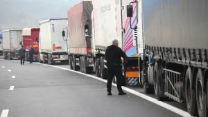 Преминаването на границата с Гърция на практика е невъзможно 