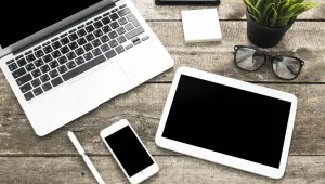 Забраняват смартфоните и лаптопите в багажника на самолетите