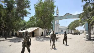 Двоен атентат уби най-малко 15 души в Сомалия 
