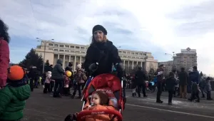 Хиляди румънци излязоха на протест с децата си