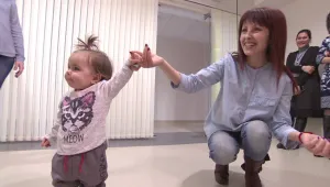 Бебето, спасено след уникална вътреутробна операция, стана на годинка 