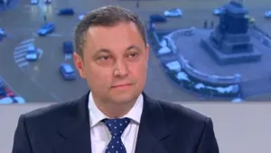 Яне Янев: Служебният кабинет е ред бесепари, ред жълти чудовища и ред ченгета