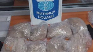 Заловиха непълнолетна наркотрафикантка на 