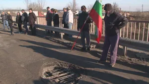 Укрепиха и асфалтираха огромната дупка на Е-79