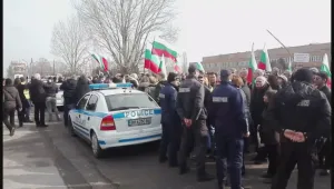 Протести в двата края на Е-79 заради сметище и лоши пътища