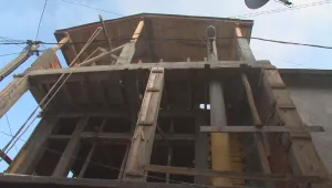 Къща с… улична лампа се появи в Пловдив