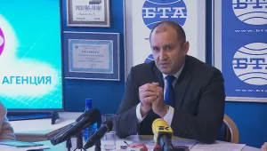 Румен Радев пита: Има ли премиерът общи бизнес интереси с Делян Пеевски?