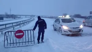 Трети ден страната е в зимен капан, АМ 