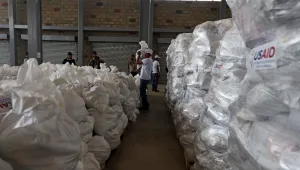 Първата партида хуманитарна помощ за Венецуела пристигна в Колумбия