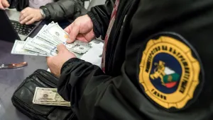 Близо 1,7 млн. лв. са открити у задържаните за фалшиви телкове във Варна