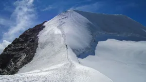 Лавина затрупа няколко души в Швейцарските Алпи