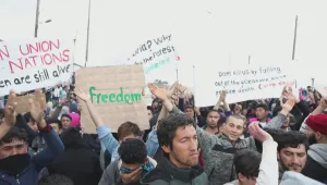 Протести и сблъсъци на о-в Лесбос: Мигрантите недоволстват от условията в бежанските лагери