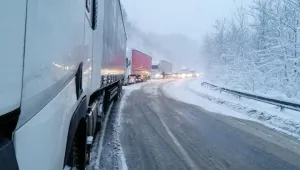 Затвориха Прохода на Републиката, има аварирал тир 