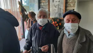 Заедно и в битката срещу COVID-19: Надежда и Борис са първите ваксинирани в родопското село Бойково