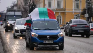По примера на шофьорите в Канада: Автошествие срещу COVID мерките в София (СНИМКИ)