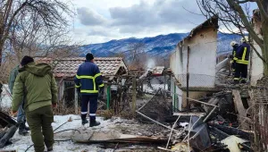 Пожар остави възрастно семейство без дом (СНИМКИ)