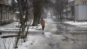 Вой на сирени: Наредиха евакуация на цивилни в Донецк и Луганск