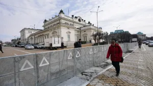 Укрепления около парламента преди протеста на 