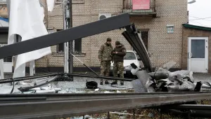 Руските сили навлизат през Донбас, Крим и Беларус