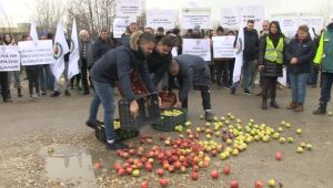 Протест на земеделски производители блокира 