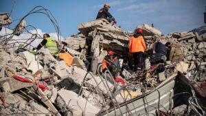 Турските власти предприеха първи арести за некачествено строителство