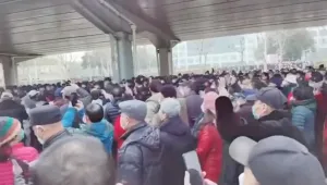 Пенсионери в Китай излязоха на протест заради орязване на здравни помощи