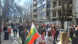 Стотици жители на Сандански на протест в защита на парк 