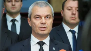 „Защо хората от МВФ са тук?“: Костадин Костадинов влезе в БНБ, поиска среща с Димитър Радев